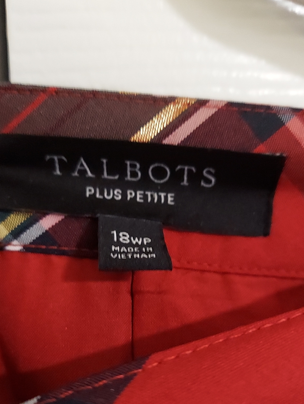 Talbots Skirt, Size 18W, Red & Green Stewart Plaid, Pleats, Tie Belt - Picture 3 of 11